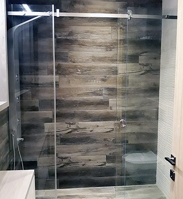 Καμπίνες μπάνιου συρόμενες από τοίχο σε τοίχο